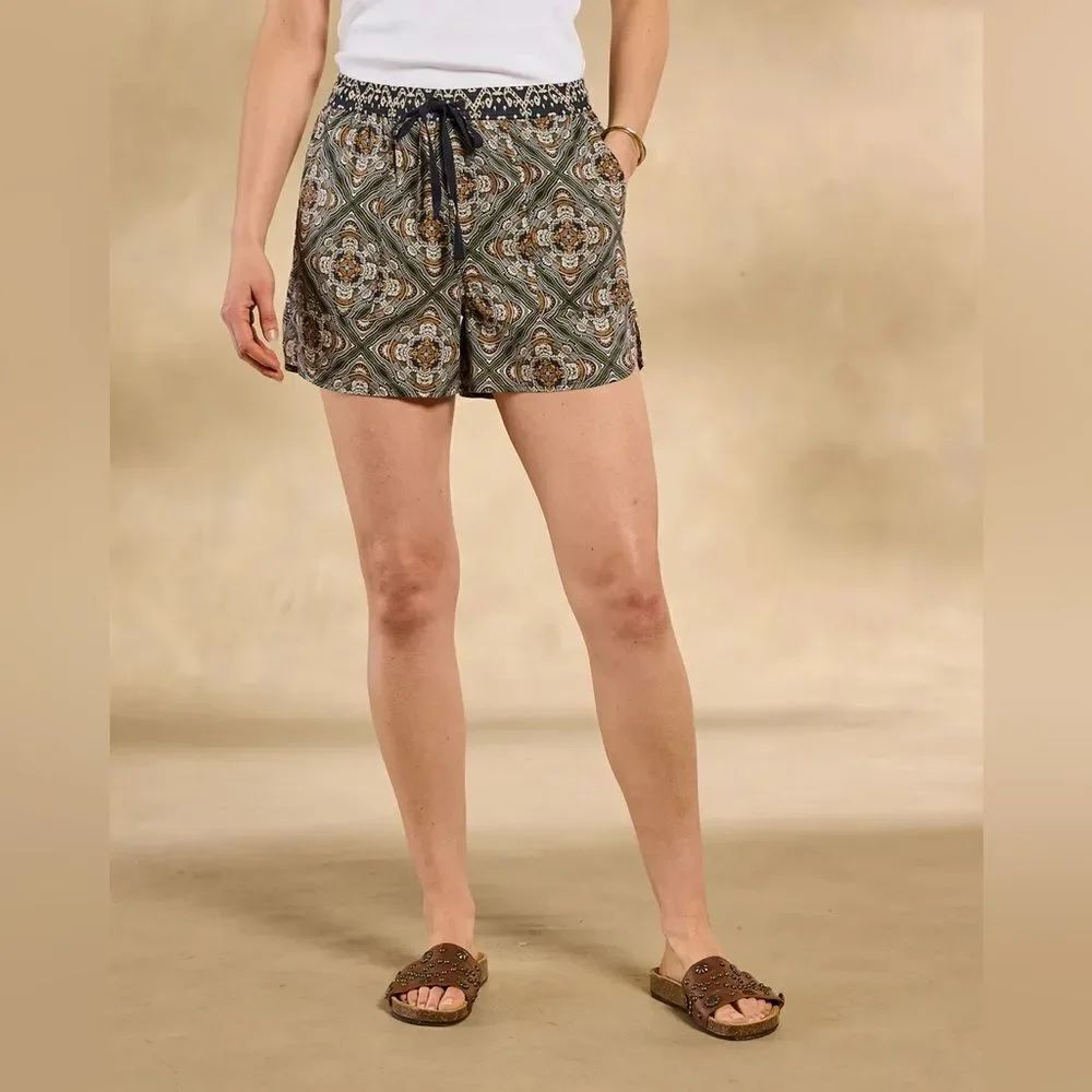 Sundance Kai Shorts in Onyx Size Large NEW Cotton